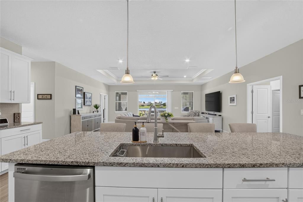 Activo con contrato: $769,900 (5 camas, 3 baños, 3134 Pies cuadrados)
