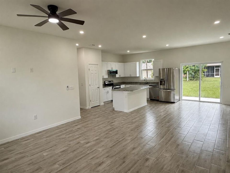 For Sale: $309,900 (3 beds, 2 baths, 1400 Square Feet)