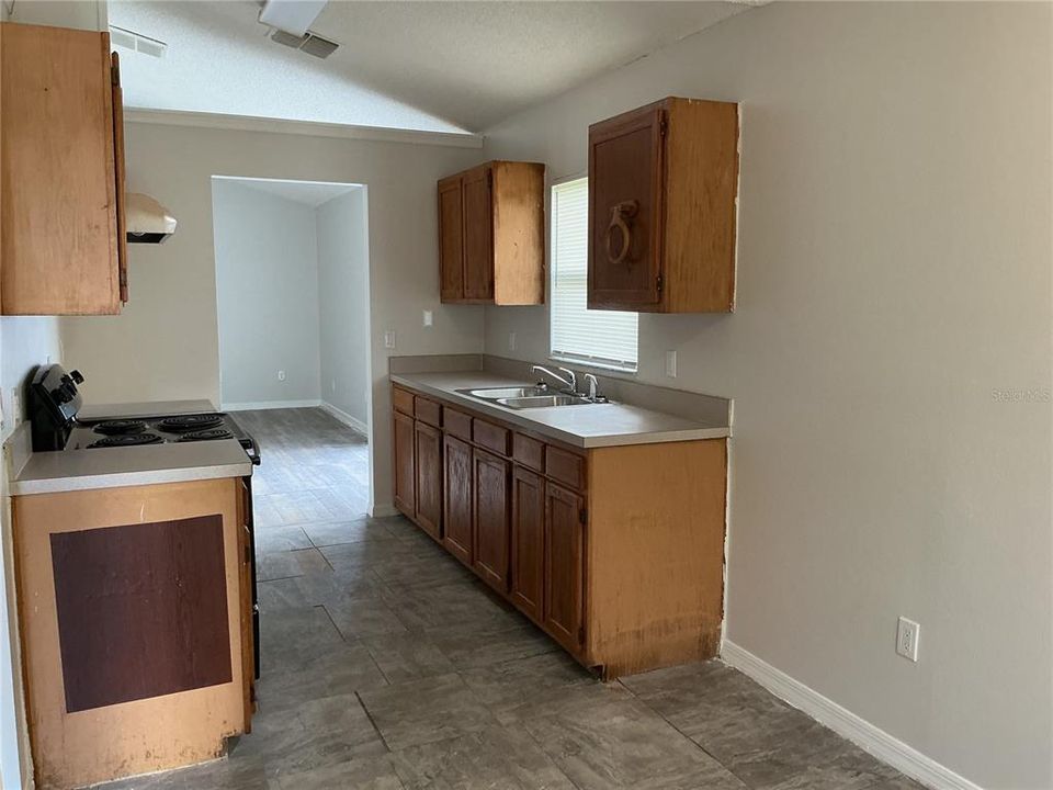 For Sale: $269,900 (3 beds, 2 baths, 1097 Square Feet)