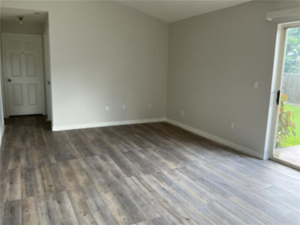 For Sale: $269,900 (3 beds, 2 baths, 1097 Square Feet)