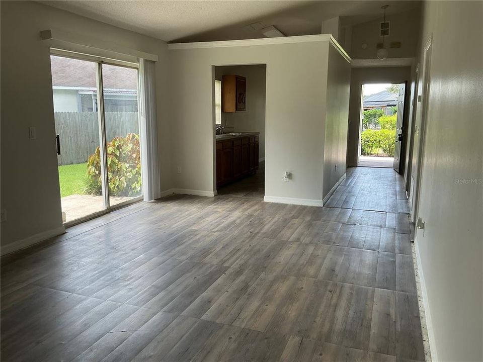 For Sale: $269,900 (3 beds, 2 baths, 1097 Square Feet)