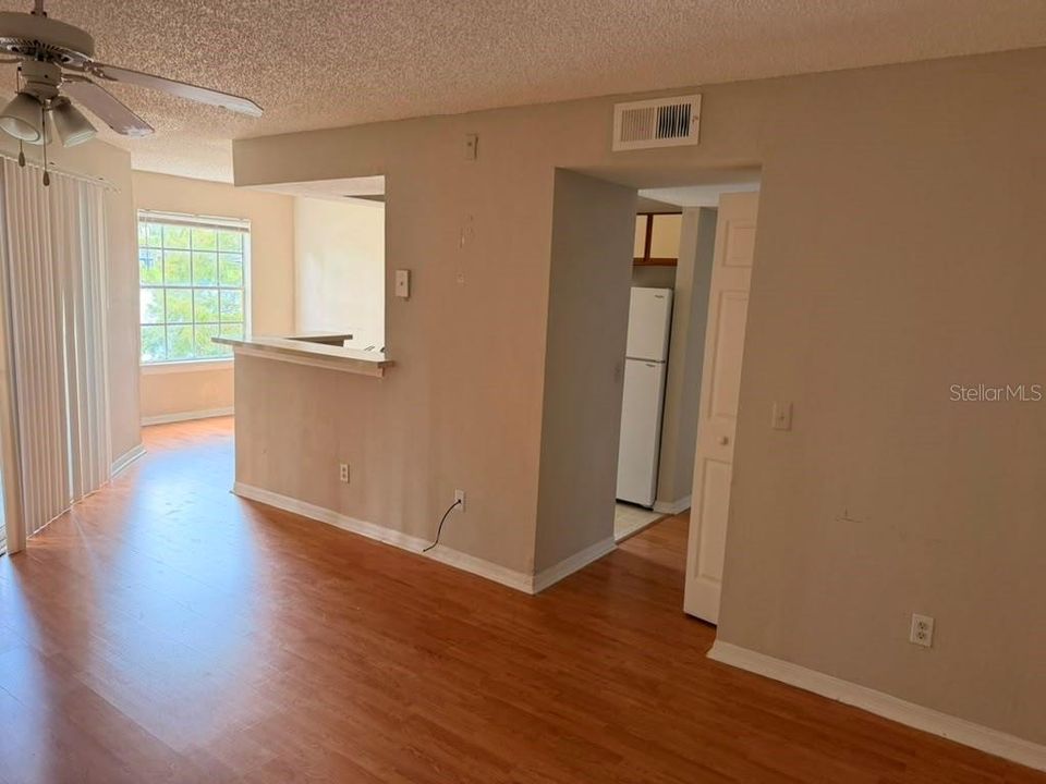 For Rent: $1,300 (1 beds, 1 baths, 673 Square Feet)