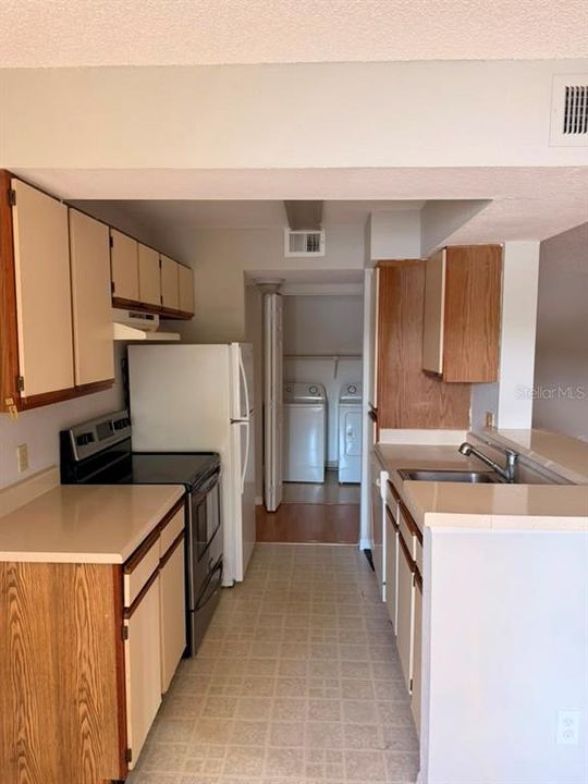 For Rent: $1,300 (1 beds, 1 baths, 673 Square Feet)
