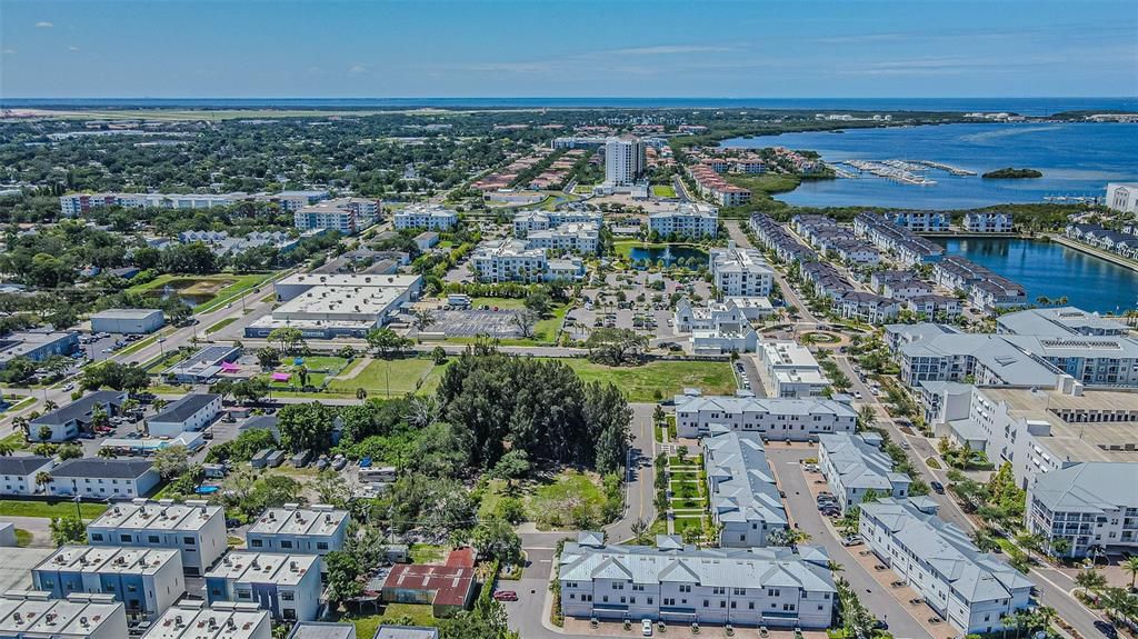 For Sale: $3,100,000 (1.00 acres)
