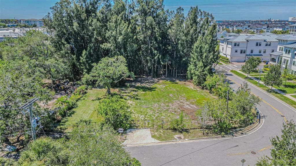 For Sale: $3,100,000 (1.00 acres)