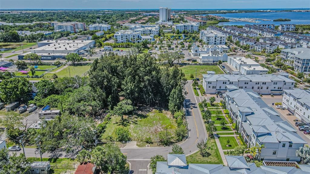For Sale: $3,100,000 (1.00 acres)