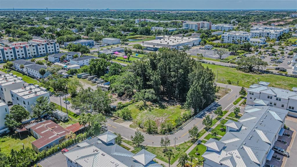 For Sale: $3,100,000 (1.00 acres)