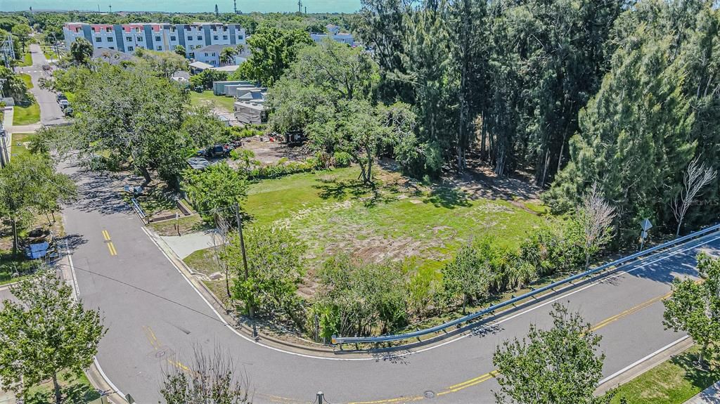 For Sale: $3,100,000 (1.00 acres)