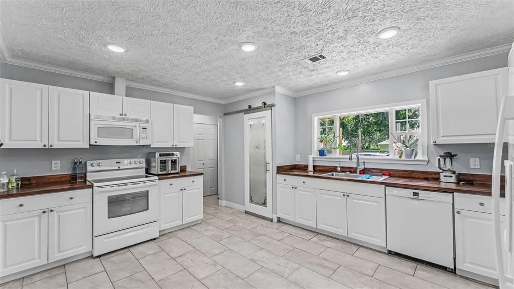 For Sale: $250,000 (4 beds, 2 baths, 1809 Square Feet)