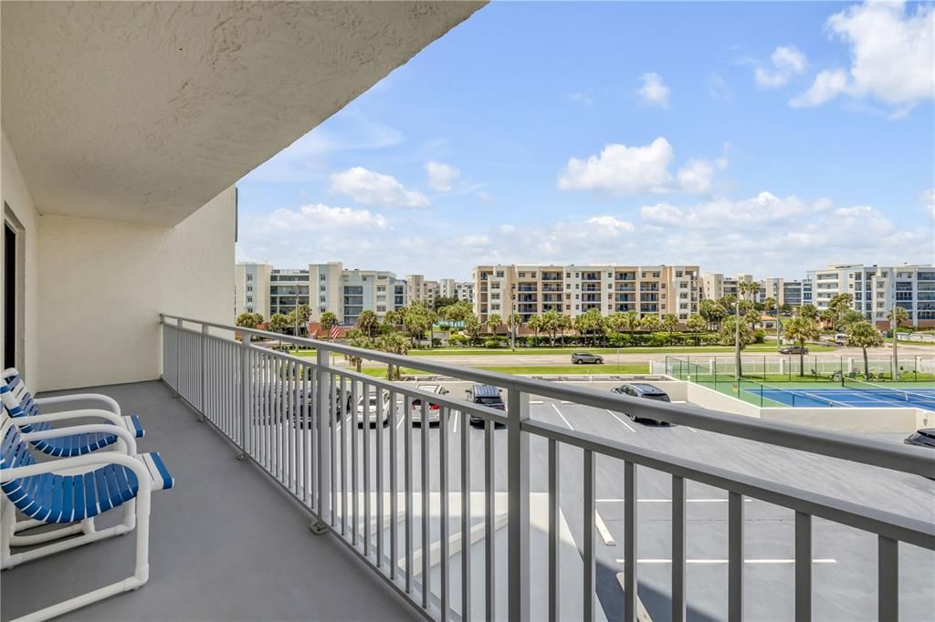 For Sale: $699,900 (3 beds, 2 baths, 1517 Square Feet)