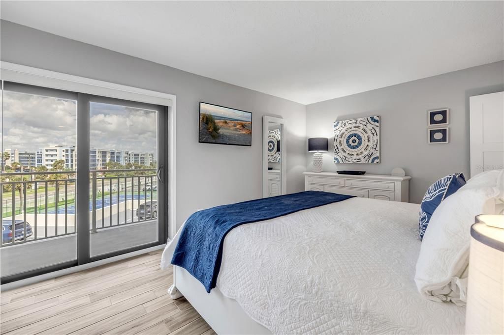 For Sale: $699,900 (3 beds, 2 baths, 1517 Square Feet)