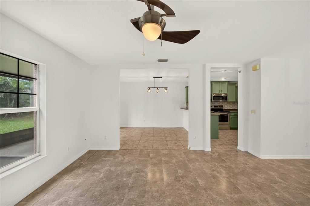 En Venta: $289,990 (4 camas, 2 baños, 1872 Pies cuadrados)