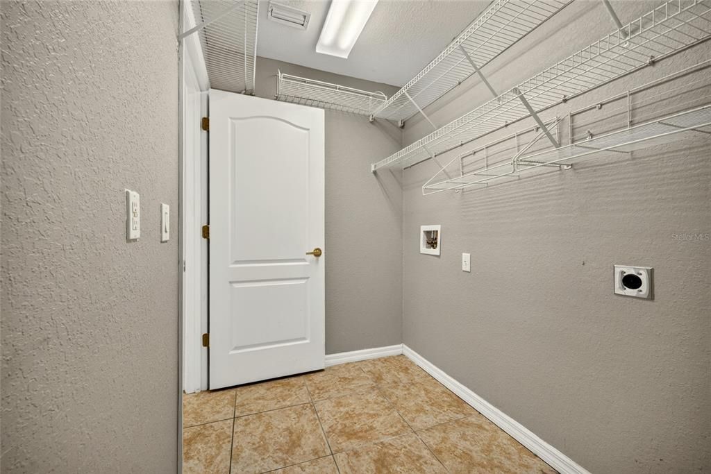 En Venta: $289,990 (4 camas, 2 baños, 1872 Pies cuadrados)