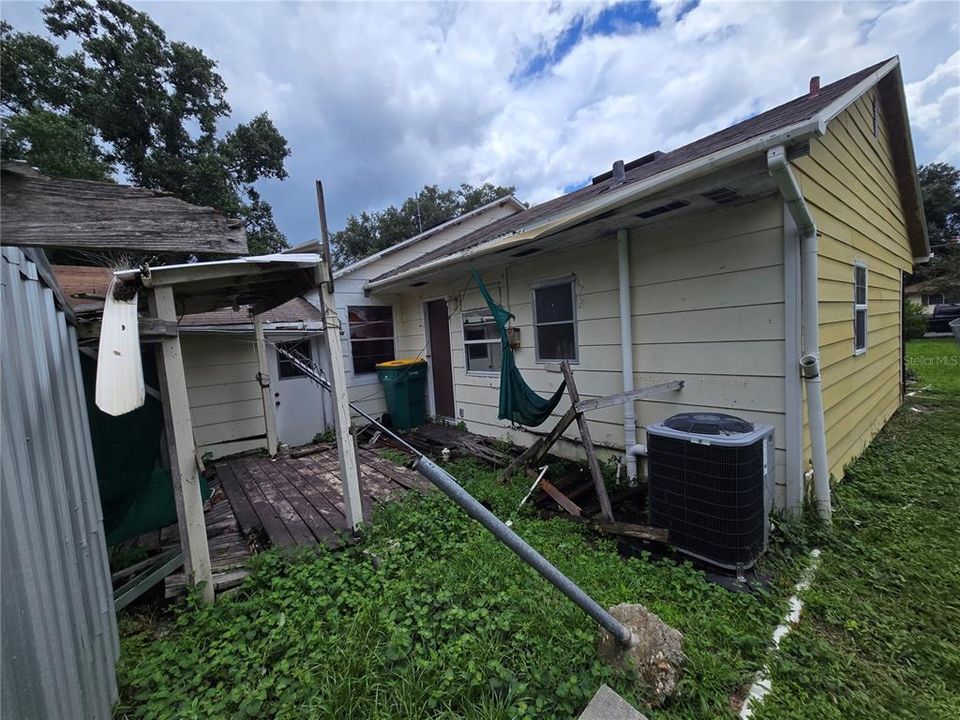 For Sale: $175,000 (2 beds, 1 baths, 648 Square Feet)