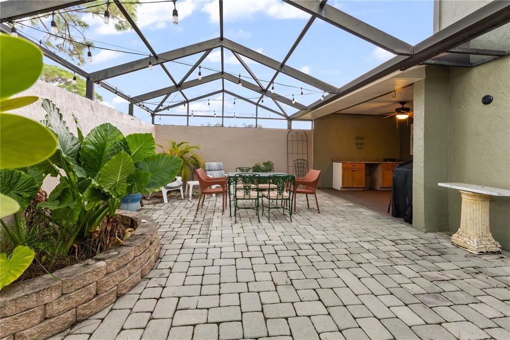 For Sale: $280,000 (2 beds, 2 baths, 1430 Square Feet)