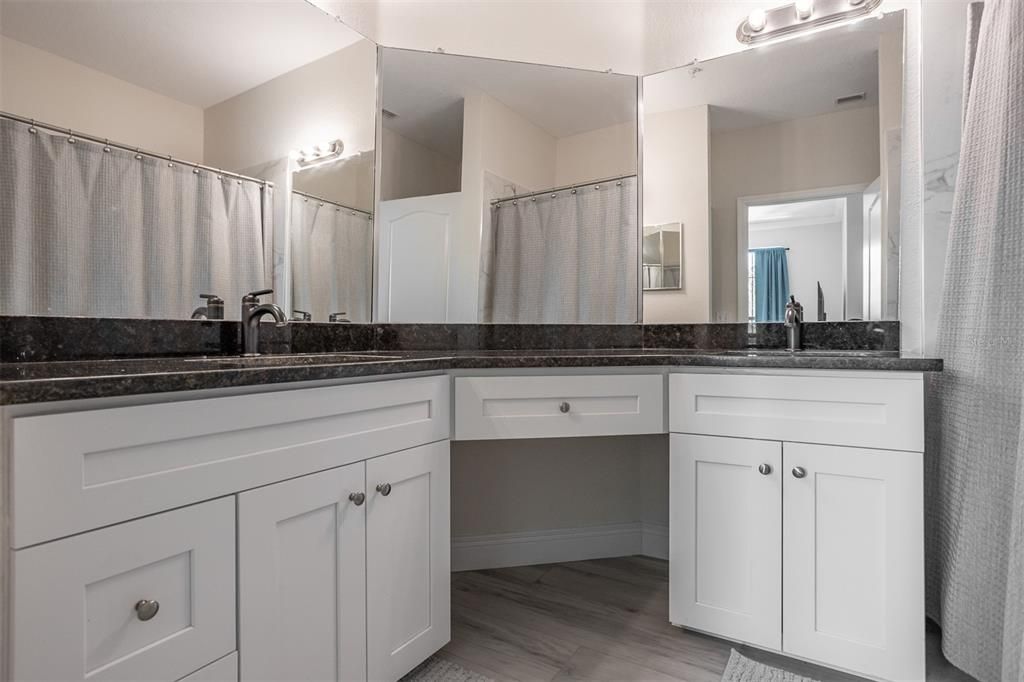 For Sale: $310,000 (2 beds, 2 baths, 1309 Square Feet)