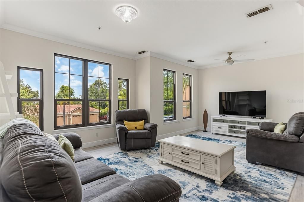 For Sale: $310,000 (2 beds, 2 baths, 1309 Square Feet)
