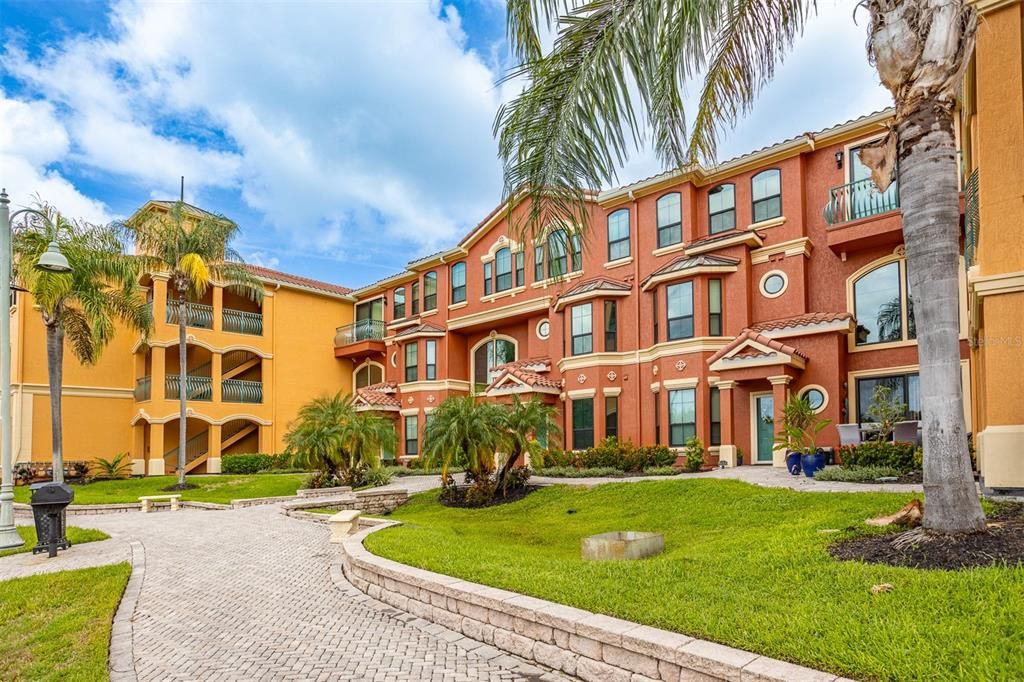 For Sale: $310,000 (2 beds, 2 baths, 1309 Square Feet)