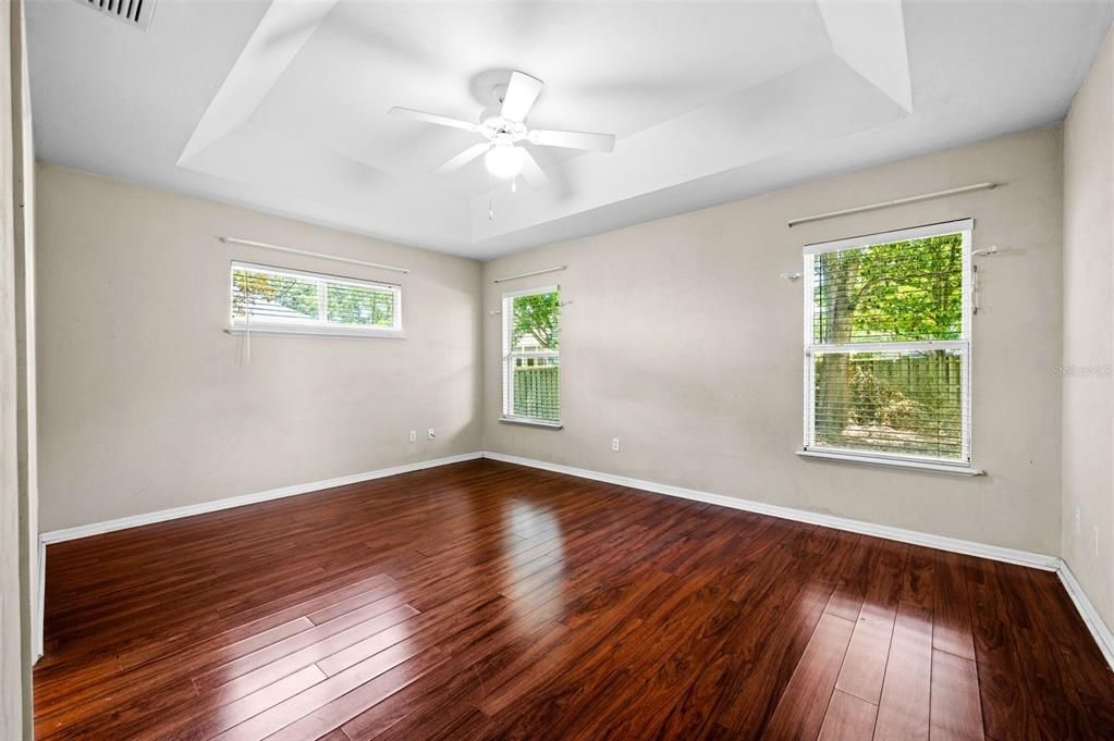 For Sale: $339,000 (3 beds, 2 baths, 1637 Square Feet)