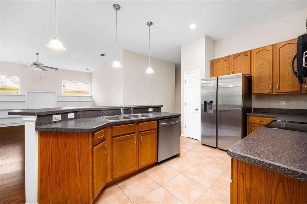 For Sale: $339,000 (3 beds, 2 baths, 1637 Square Feet)