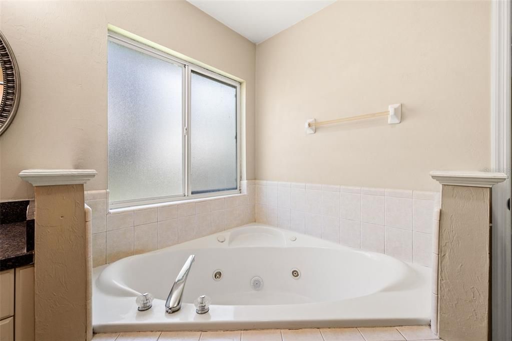 For Sale: $339,000 (3 beds, 2 baths, 1637 Square Feet)