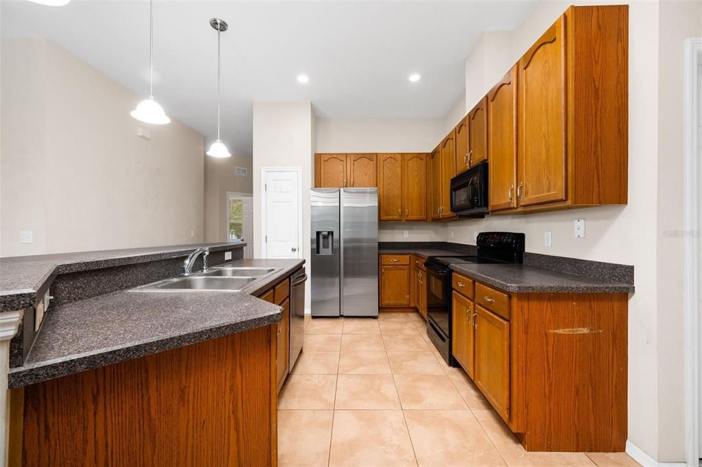 For Sale: $339,000 (3 beds, 2 baths, 1637 Square Feet)