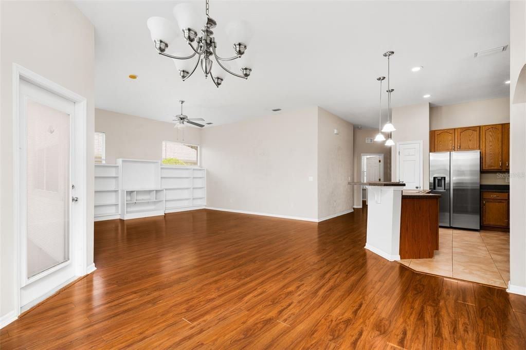 For Sale: $339,000 (3 beds, 2 baths, 1637 Square Feet)