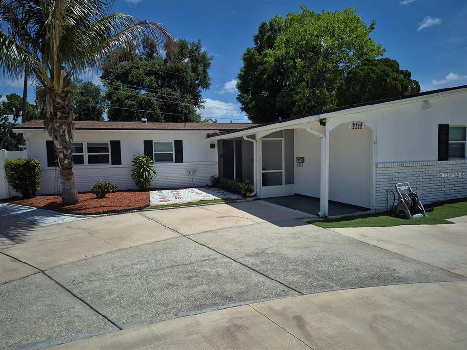 For Rent: $4,800 (5 beds, 4 baths, 2034 Square Feet)