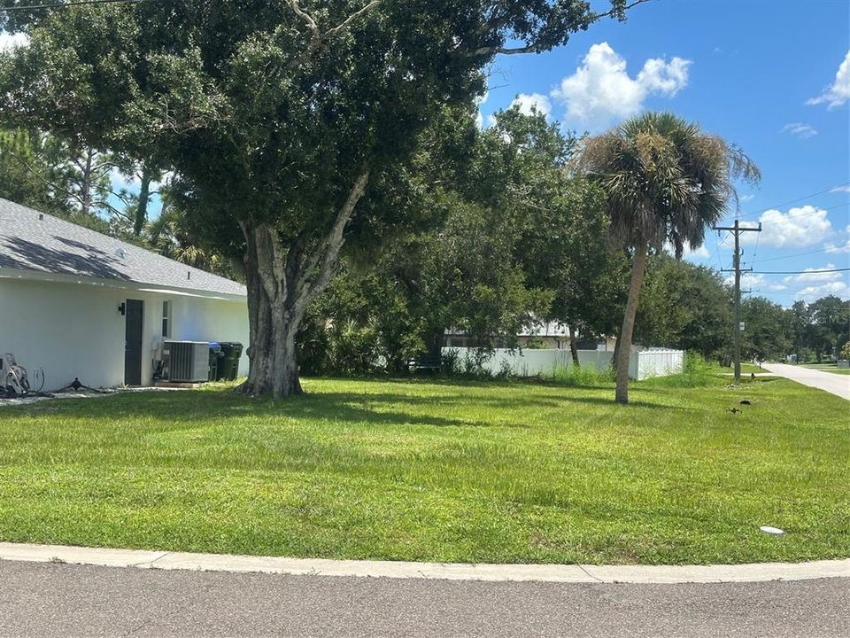For Sale: $369,900 (3 beds, 2 baths, 1578 Square Feet)
