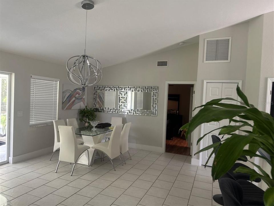 For Sale: $369,900 (3 beds, 2 baths, 1578 Square Feet)