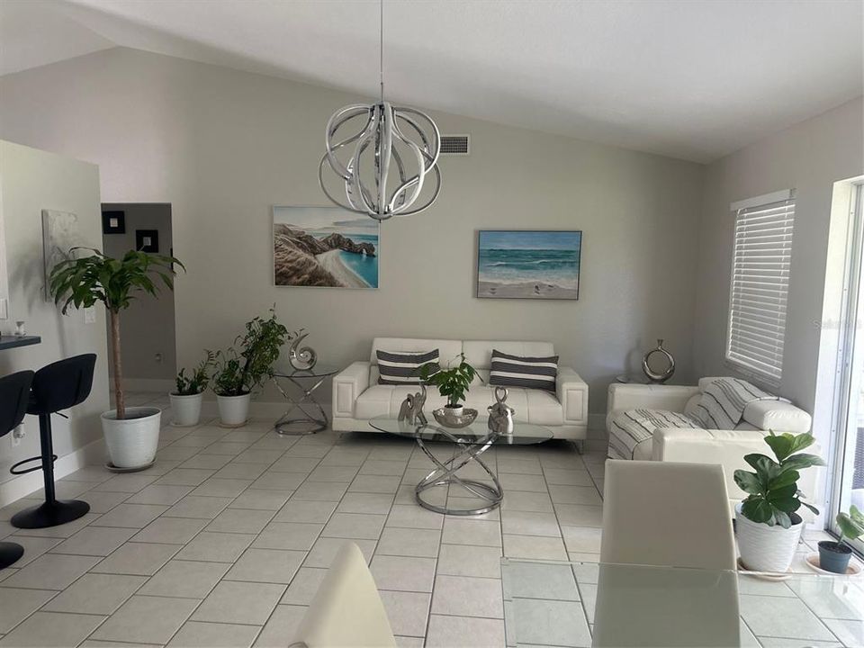 For Sale: $369,900 (3 beds, 2 baths, 1578 Square Feet)