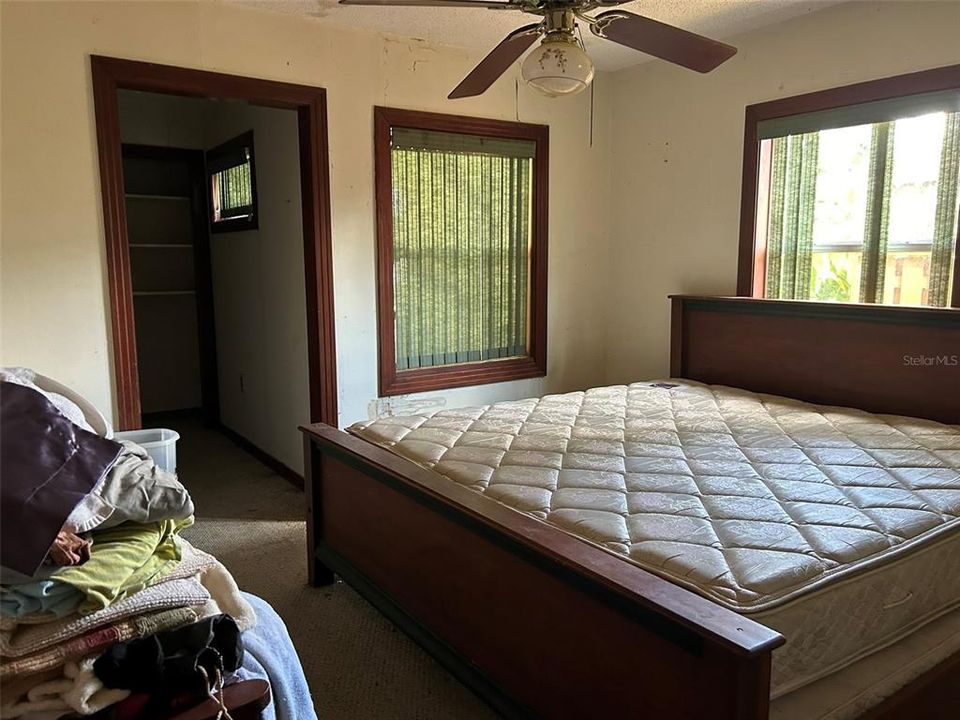 For Sale: $175,000 (2 beds, 1 baths, 923 Square Feet)