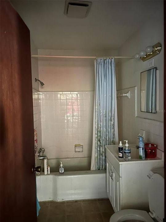 For Sale: $175,000 (2 beds, 1 baths, 923 Square Feet)