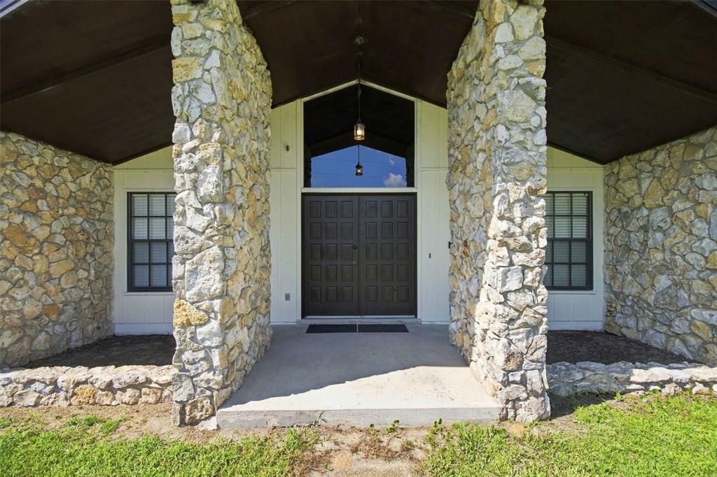 For Sale: $339,000 (3 beds, 2 baths, 1866 Square Feet)