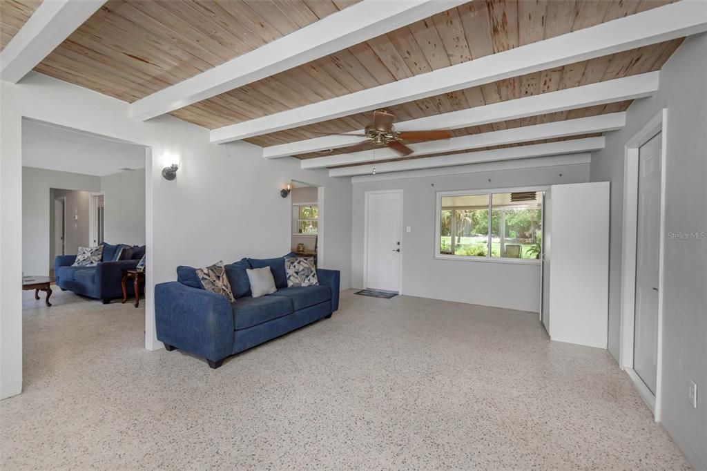 En Venta: $499,900 (2 camas, 2 baños, 1424 Pies cuadrados)