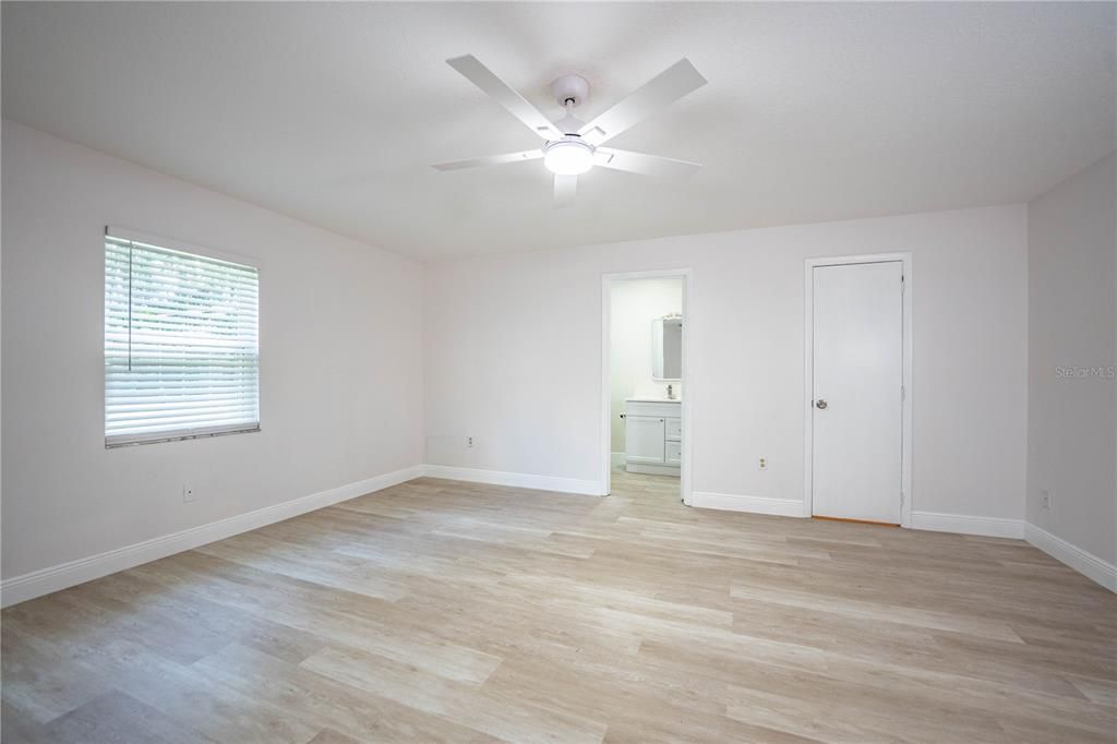 For Sale: $299,900 (3 beds, 2 baths, 1552 Square Feet)