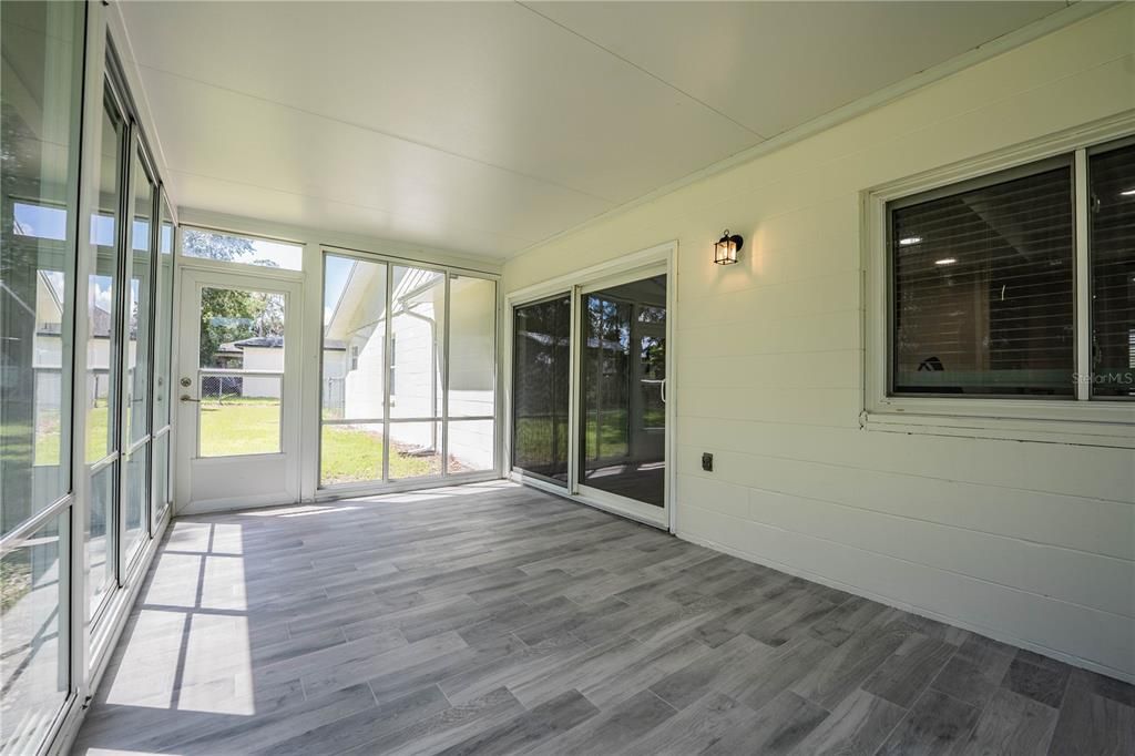 For Sale: $299,900 (3 beds, 2 baths, 1552 Square Feet)