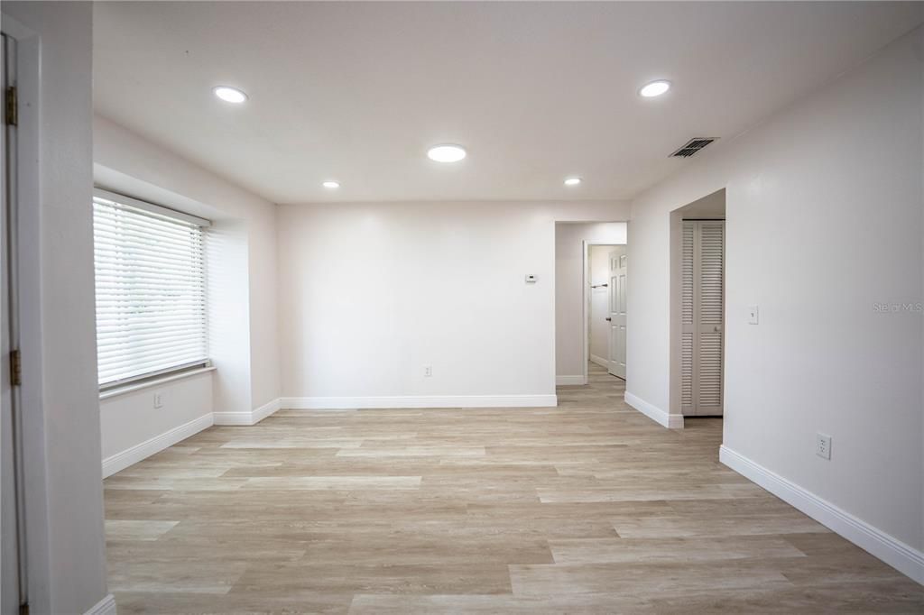 For Sale: $299,900 (3 beds, 2 baths, 1552 Square Feet)