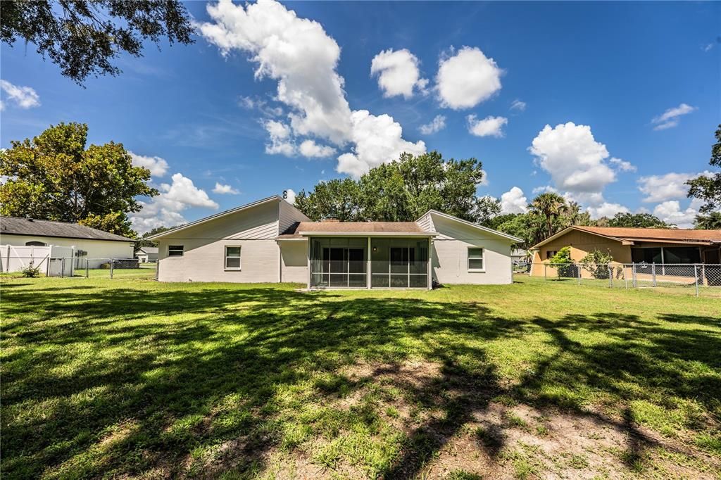 For Sale: $299,900 (3 beds, 2 baths, 1552 Square Feet)