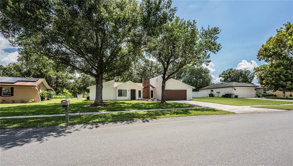 For Sale: $299,900 (3 beds, 2 baths, 1552 Square Feet)