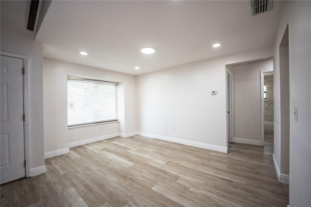 For Sale: $299,900 (3 beds, 2 baths, 1552 Square Feet)