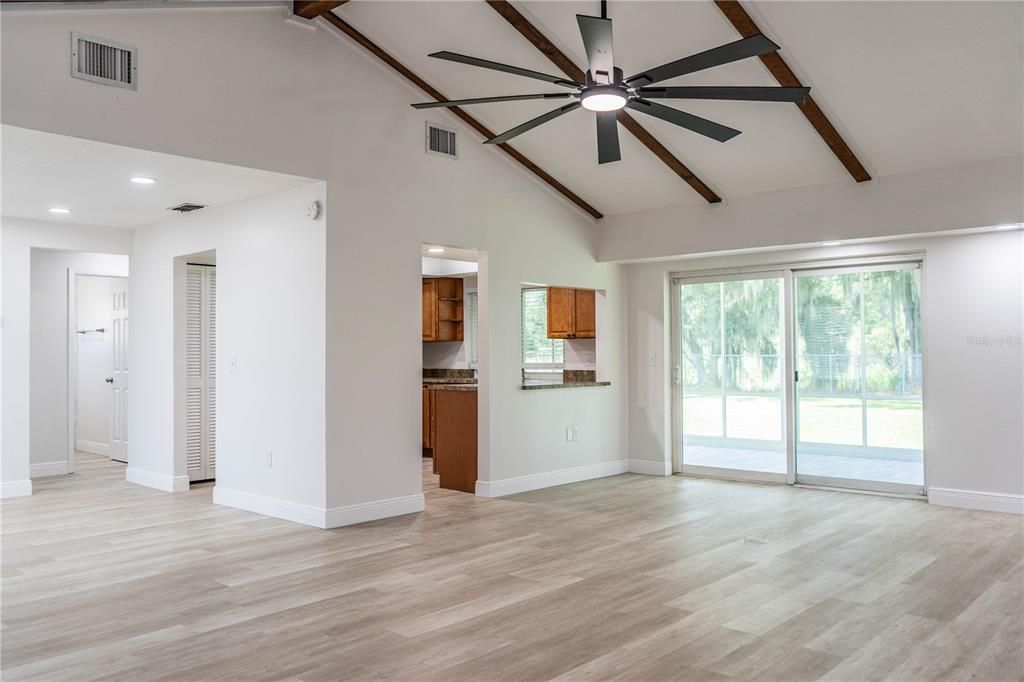 For Sale: $299,900 (3 beds, 2 baths, 1552 Square Feet)
