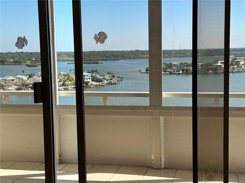 For Rent: $2,600 (1 beds, 1 baths, 995 Square Feet)