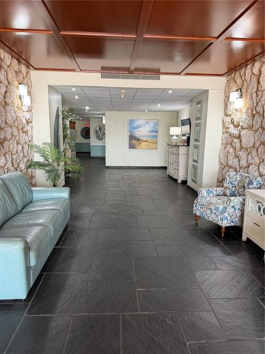 For Rent: $2,600 (1 beds, 1 baths, 995 Square Feet)