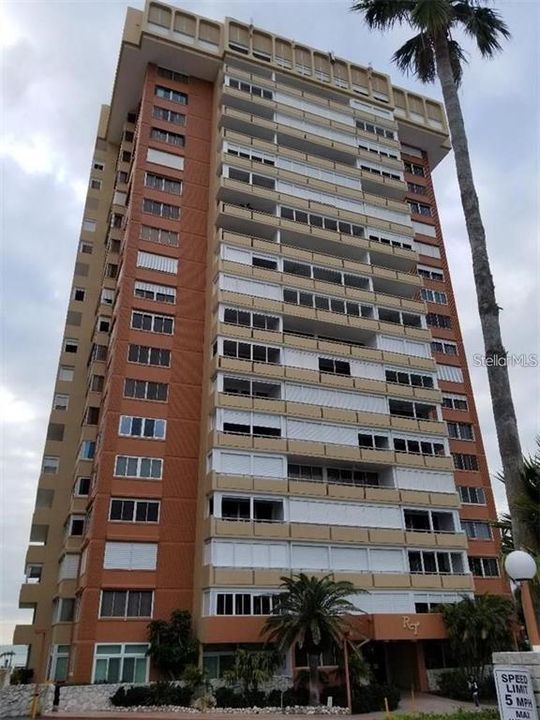 For Rent: $2,600 (1 beds, 1 baths, 995 Square Feet)