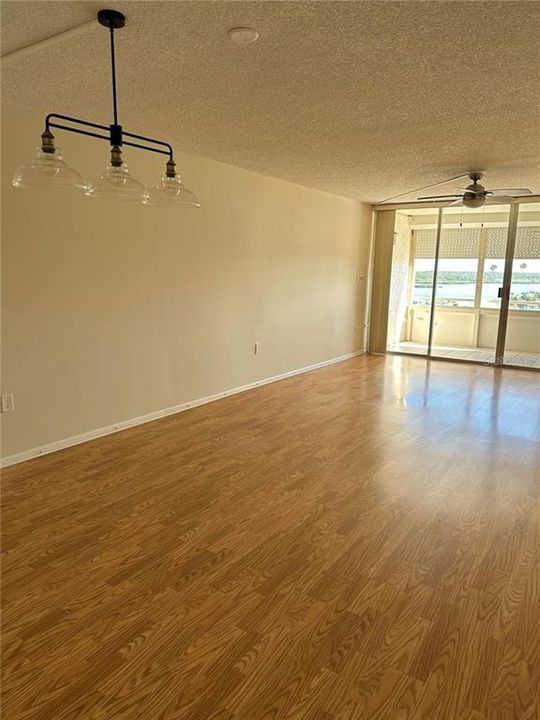 For Rent: $2,600 (1 beds, 1 baths, 995 Square Feet)