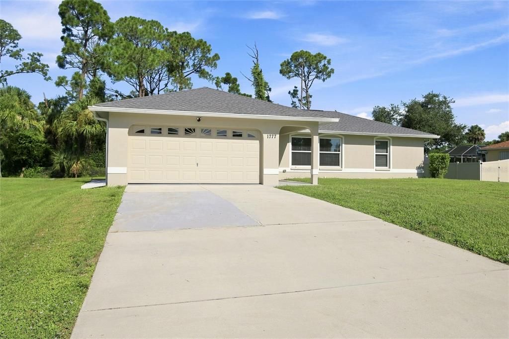 For Sale: $259,900 (3 beds, 2 baths, 1212 Square Feet)