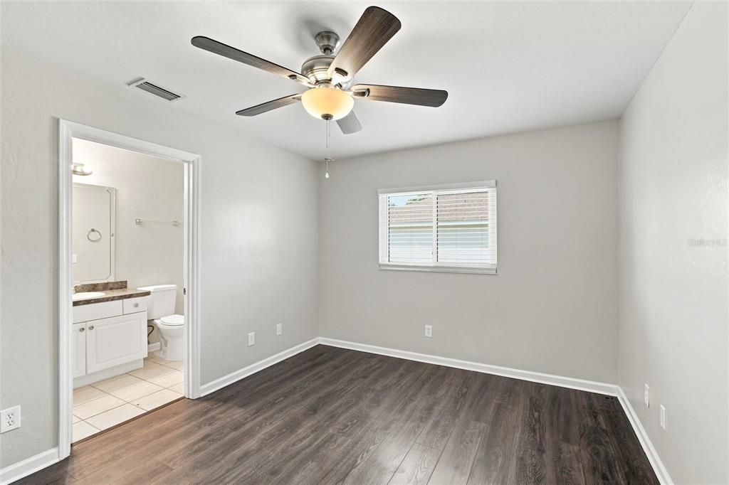 For Sale: $259,900 (3 beds, 2 baths, 1212 Square Feet)