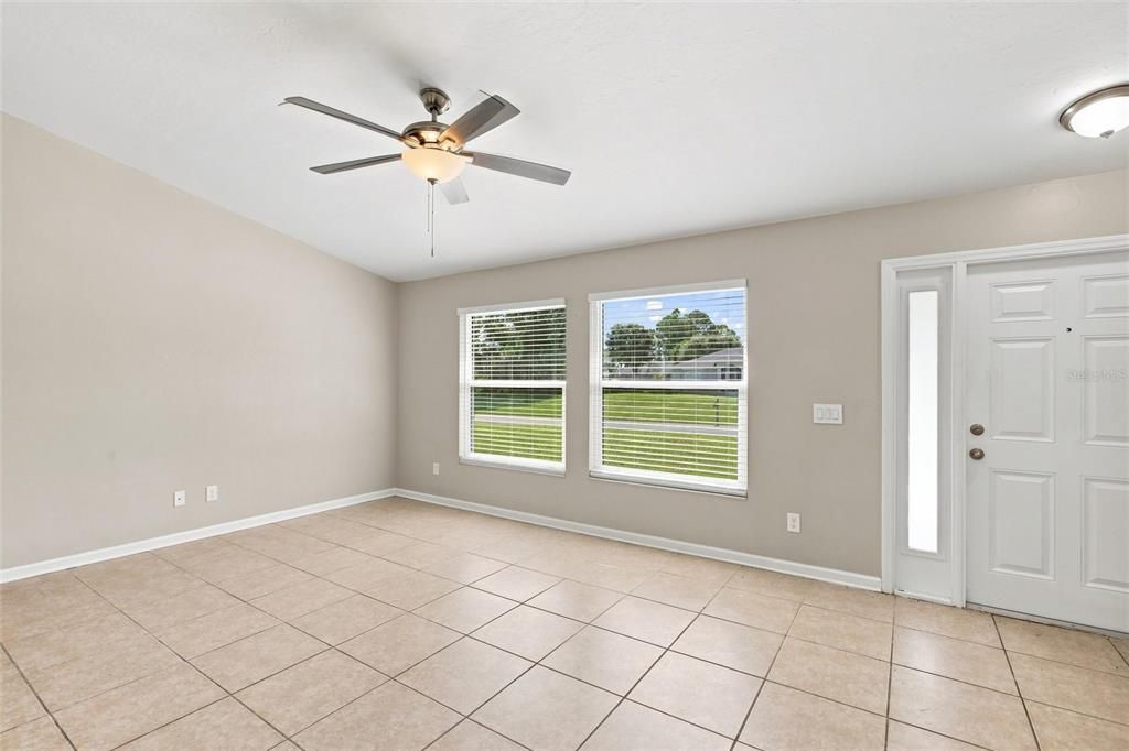 For Sale: $259,900 (3 beds, 2 baths, 1212 Square Feet)