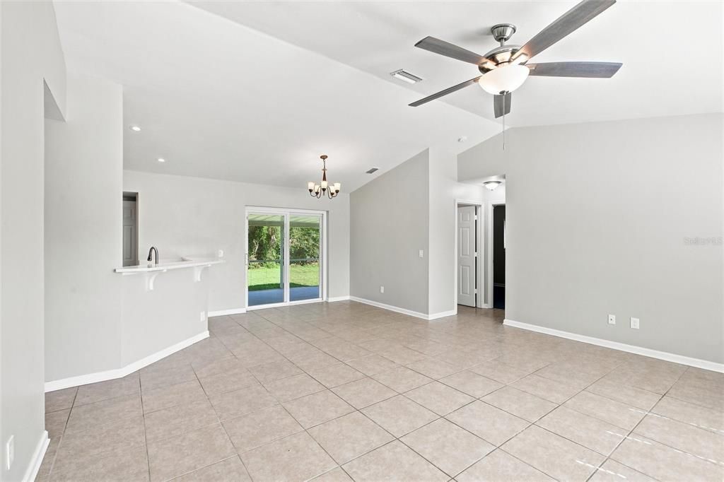 For Sale: $259,900 (3 beds, 2 baths, 1212 Square Feet)